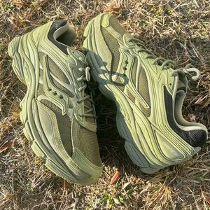 CLEAN Saucony size 11 Mens Progrid Omni 9 Green Vert shoes